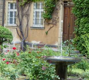 A12 - rechter Springbrunnen im Garten