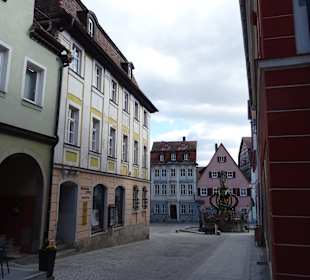 Schöner Brunnen - Kaiser Karls VI Säule
