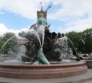 Der Neptunbrunnen im Park am Fernsehturm