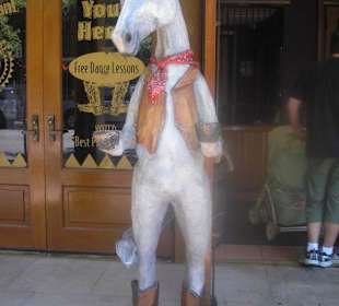 Vor dem Wildhorse Saloon