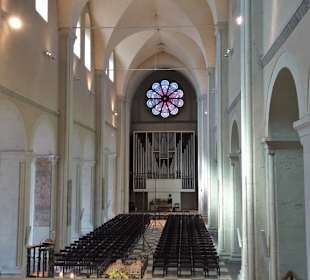 Blick vom Hochchor in das Hauptschiff