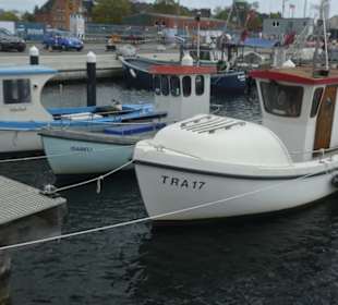 Bei einem Hafenbummel in Travemünde