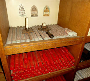 Alte Flaschenkapseln im Bremer Ratskeller