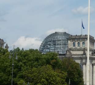 Blick zum Reichstagsgebäude