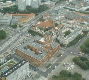 Das rote Rathaus von oben