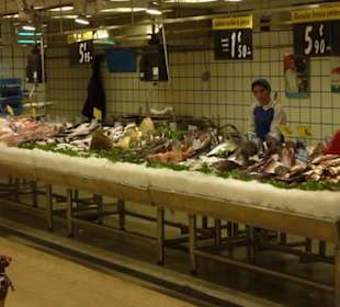 Eine Fischtheke im Porto Pi