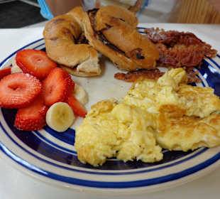 Super Frühstück im Paradise Bagels Cafe