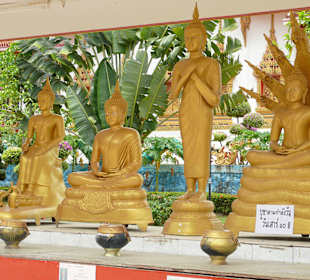 Tempelanlage in Karon mit Markt am Wochenende