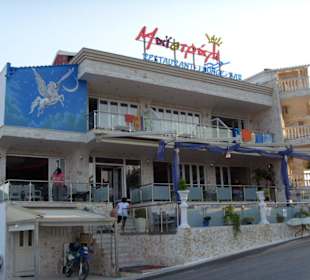 Restaurant und Terrasse unten, Zimmer oben