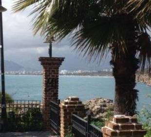 Blick aus der Altstadt in die Bucht von Antalys