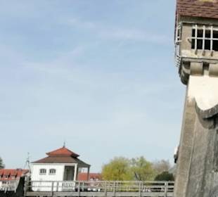 Schiffsanlegestelle - Badehaus