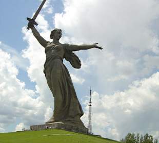 Родина-Мать зовет