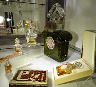 Rundgang durch das Europäische Flakonglasmuseum