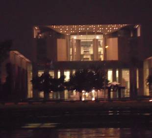 Kanzleramt bei Nacht
