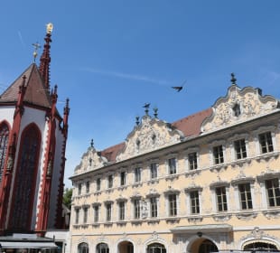Das Haus zum Falken am Marktplatz von Würzburg
