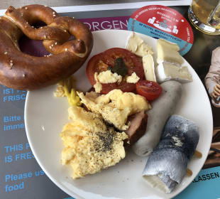 Frühstück (selbst zusammengestellt vom Buffet) Park Inn by Radisson Neumarkt