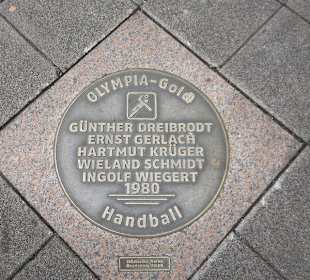 Sportlerehrung im Bürgersteig