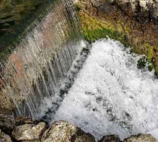 Wasserläufe durchziehen den Garten