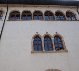 Im Innenhof vom Palazzo Geremia