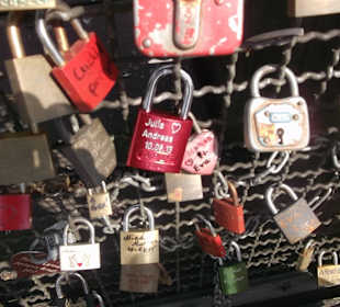 Unser Schloss hängt in Richtung scheele Sick