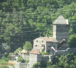 Blick zu Burg Branzoll bei Chiusa (Klausen)