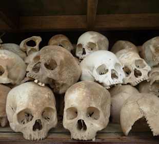 Schädel in Gedenkstupa