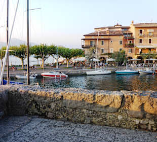 Hafen Torri del Benaco