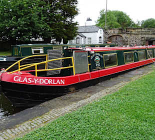 Mit diesem Boat fahren Tagesgäste