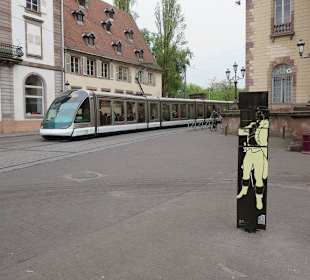 Vorbeifahrt an der Oper