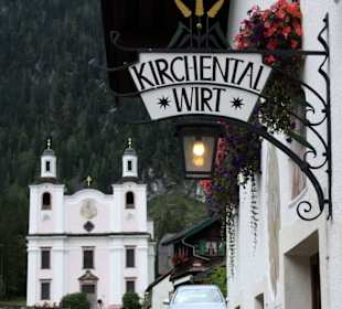 Gastwirtschaft vor der Kiche