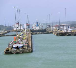 Anfahrt auf die Schleusen