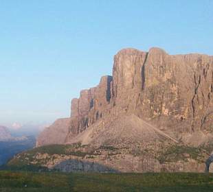 Die Sella in der aufgehenden Sonne