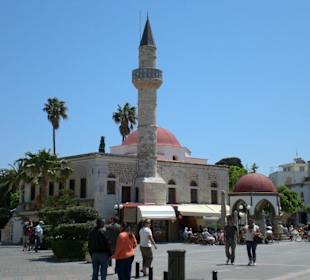 Moschee mit Minarettturm