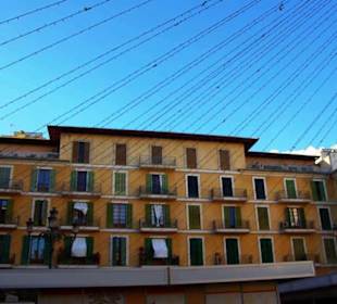 Im Zentrum mit Weihnachtsbeleuchtung