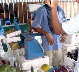 Der Obst- und Gemüsemarkt in den Hallen