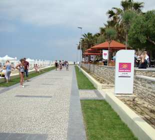 Die neue Promenade Richtung Side