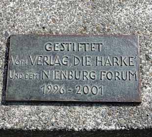 Hinweis auf die Stifter des Brunnens
