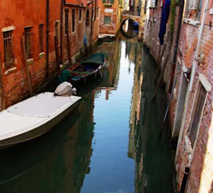 Seitenkanal mit Hausboote