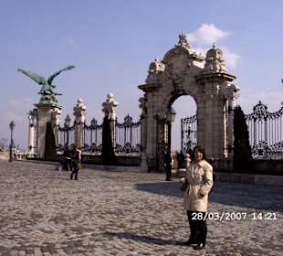 Toranlage in Buda bei der Burganlage