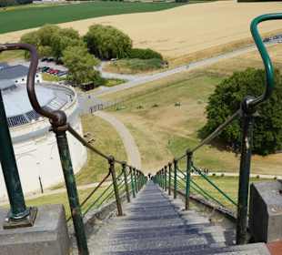 226 Stufen führen hinauf auf den Löwenhügel