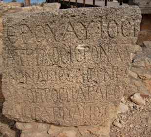 Stein mit historischer Inschrift