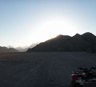 Wüste am Abend gegen 16 uhr Sonne geht unter