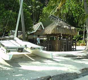 Ein Resort (Name?) neben unserer Bucht beim lunch