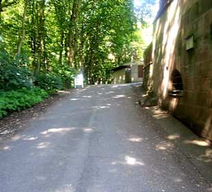 Im Innenhof nochmal Parkplätze