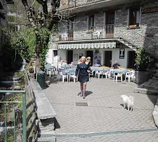 Das Bergdorf Livo mit Pizerria Sant Anna