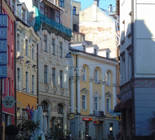 Улочки бывают извилистыми