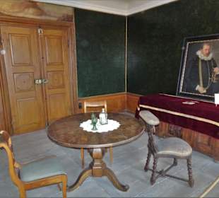 Rundgang durch die Räume des Wasserschlosses