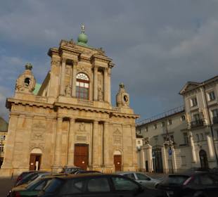 Die Karmeliterkirche mit klassizistischer Fassade