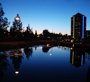 Garten- und Parkanlage abends
