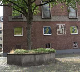 Haus Treuer Husar Blau-Gelb